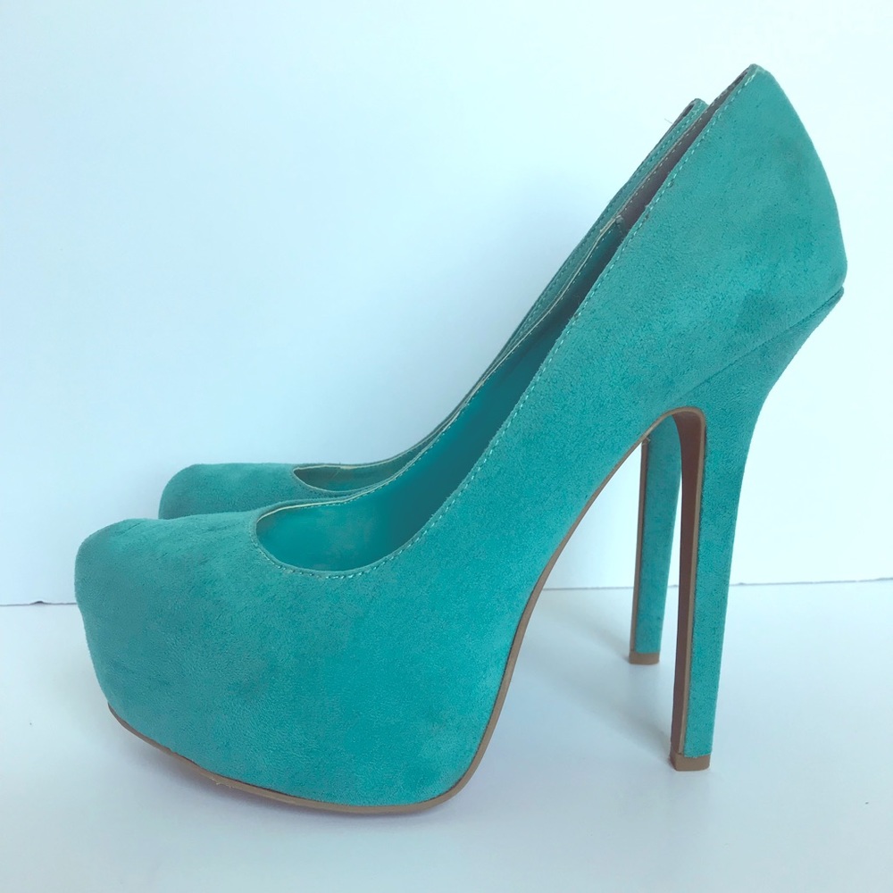 Turquoise suede pumps